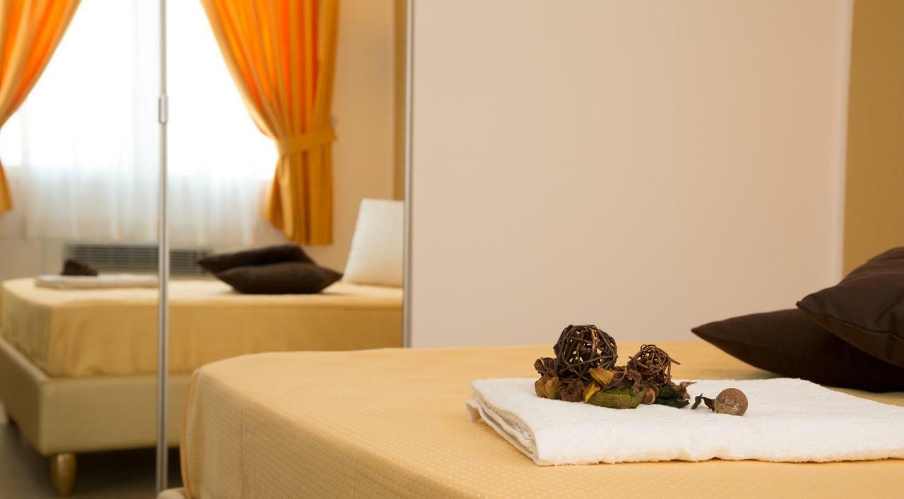 Charm Holiday Terrasini Bagian luar foto