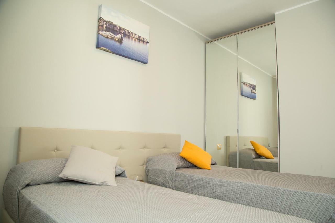 Charm Holiday Terrasini Bagian luar foto