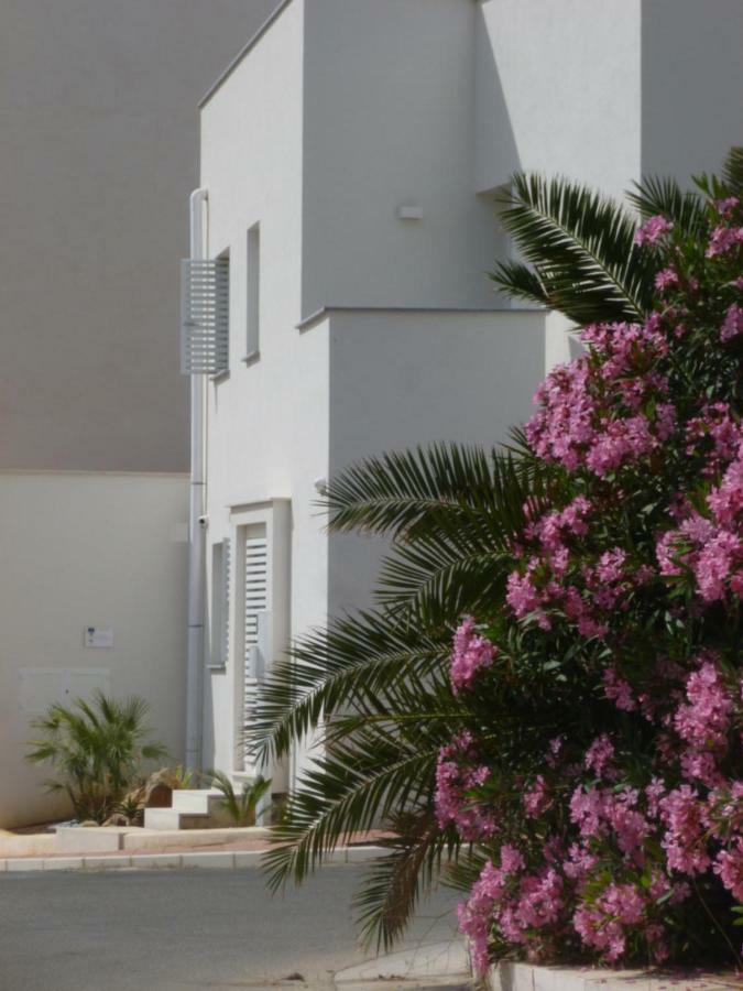Charm Holiday Terrasini Bagian luar foto