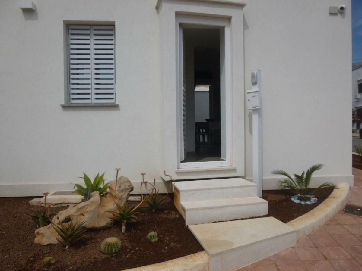 Charm Holiday Terrasini Bagian luar foto