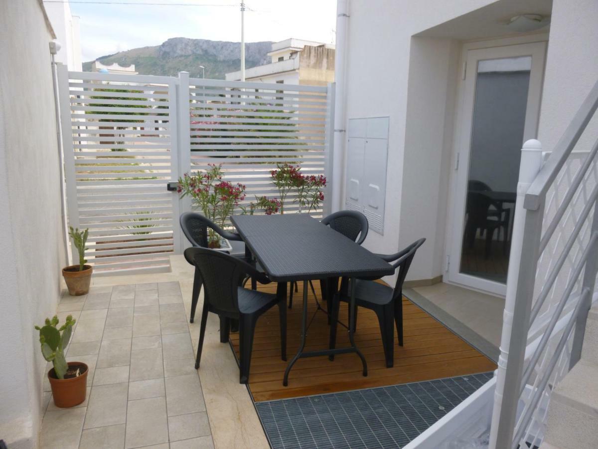 Charm Holiday Terrasini Bagian luar foto