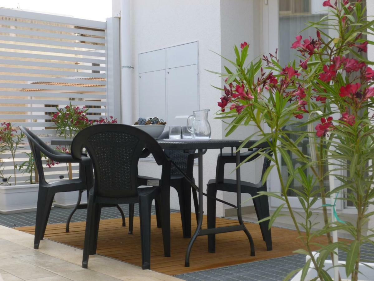 Charm Holiday Terrasini Bagian luar foto