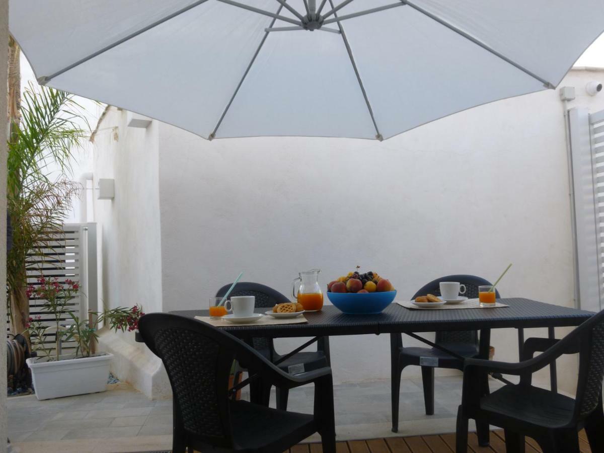 Charm Holiday Terrasini Bagian luar foto