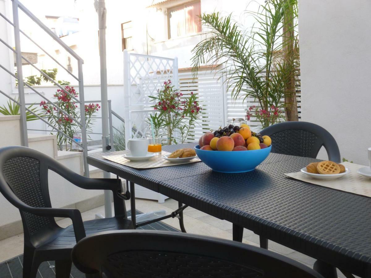 Charm Holiday Terrasini Bagian luar foto