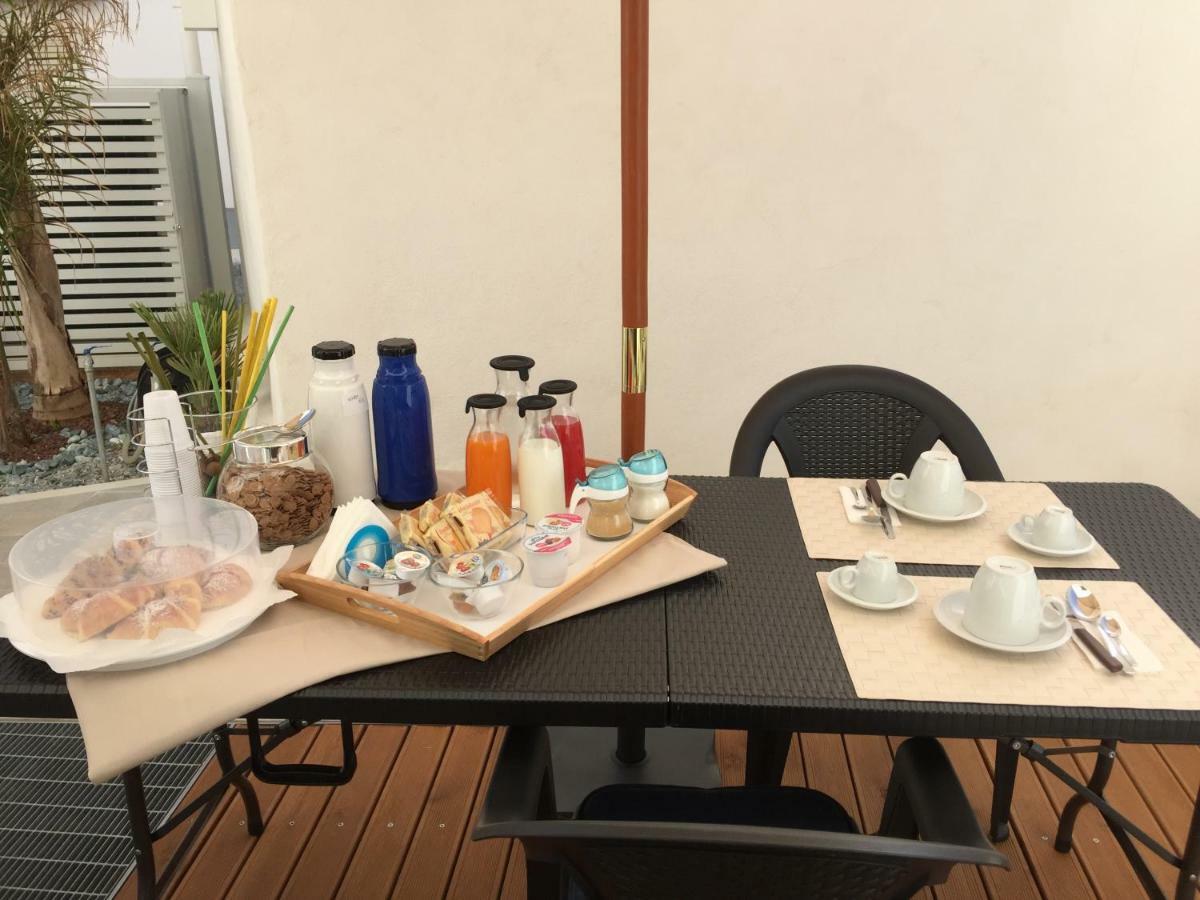 Charm Holiday Terrasini Bagian luar foto