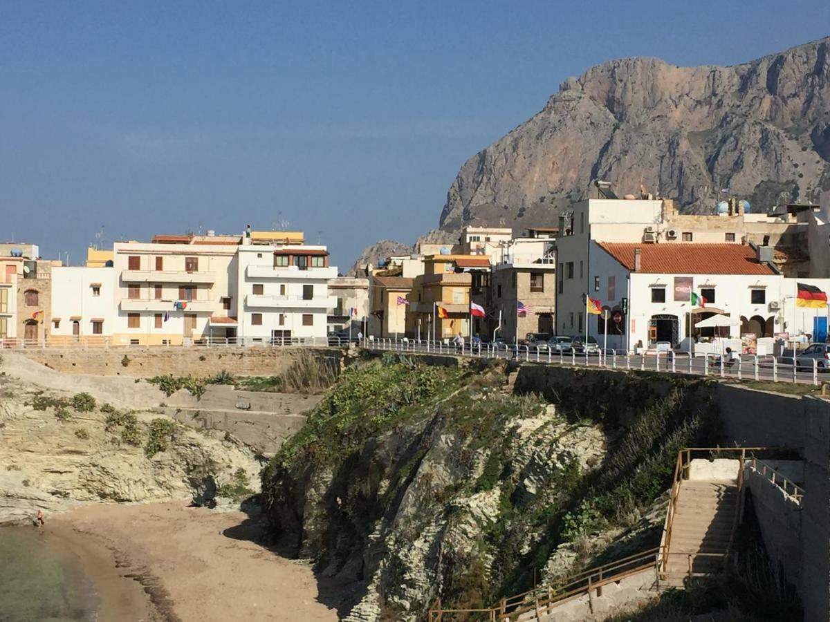 Charm Holiday Terrasini Bagian luar foto