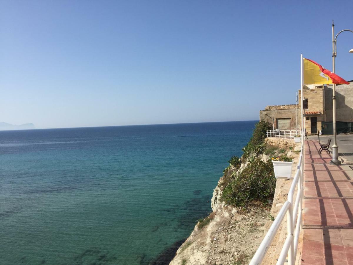 Charm Holiday Terrasini Bagian luar foto